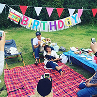 キム・ムヨル&ユン・スンア夫妻、野外で誕生日パーティー