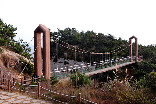 欲知島を代表する名所、吊り橋。