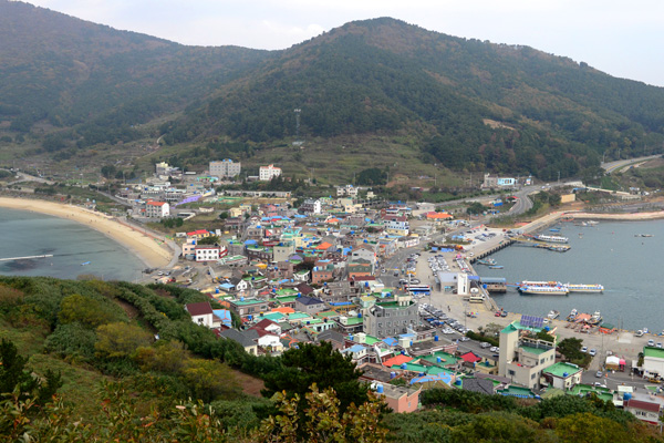 展望台から眺めたクジョラ村の全景。