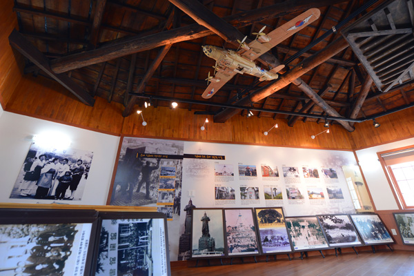 鎮海軍港村歴史館では、1920年から90年までの、鎮海区の変化と人々の暮らしの様子を目にすることができる。