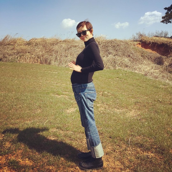 妊娠6カ月キム・ナヨン、ふっくらお腹を披露