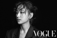 【フォト】リュ・ヘヨンの幻想的な瞳=「VOGUE」