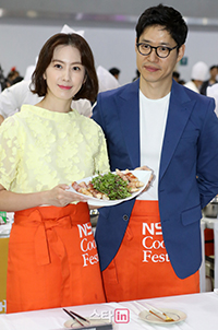【フォト】料理イベントに登場したユ・ジュンサン&ホン・ウニ夫妻