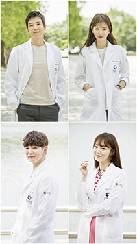 白衣を着たパク・シネ&キム・レウォンのイメージカット公開=『ドクターズ』