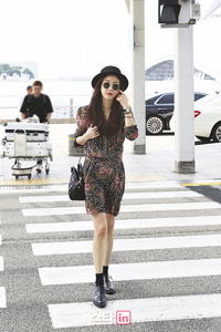 【フォト】花柄ワンピに中折れ帽、華やかなチョン・リョウォン