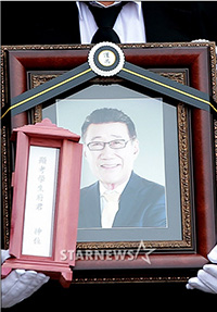 【フォト】人気野球解説者ハ・イルソンさん出棺