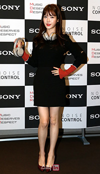 【フォト】IUも夢中　ソニー製ヘッドホン「MDR-1000X」