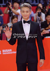 【フォト】SHINeeミンホ「きょうは映画俳優です」＝釜山映画祭