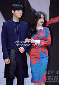 ク・ヘソンのサプライズ登場に夫アン・ジェヒョンが「愛してるよ」 =「tvN 10 Awards」