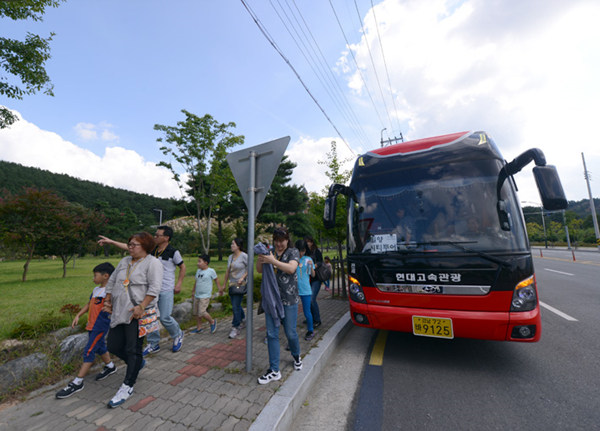 密陽シティーツアーバスに乗ると、密陽の主な観光スポットを3000ウォンで巡ることができる。