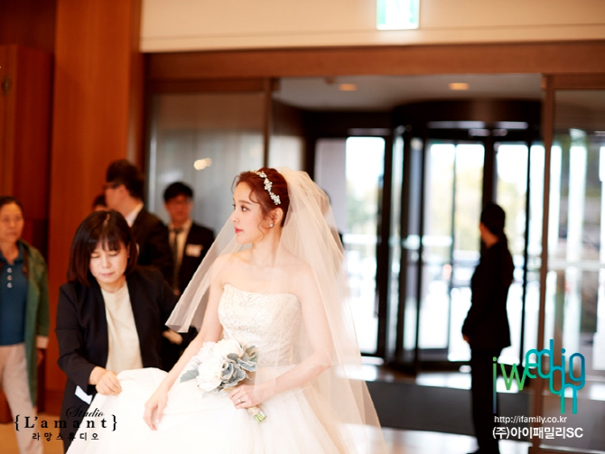 チョ・アン、結婚式写真公開