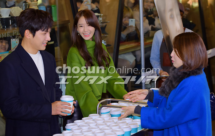 【フォト】少女時代ユナ＆チ・チャンウク「コーヒー配達にきました」