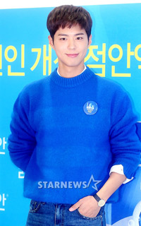 【フォト】トークショーに現れたパク・ボゴムの素敵なほほ笑み