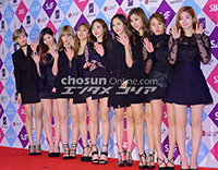 【フォト】セクシーな黒ミニスカのTWICE=SBS歌謡大祭典