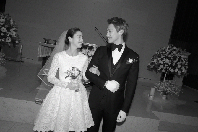 Rain＆キム・テヒ夫妻、結婚式の写真公開