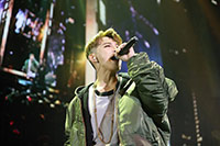 2PMのJun. K、公演中にステージから転落