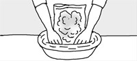 保存バッグの空気を抜いて口を閉じるには