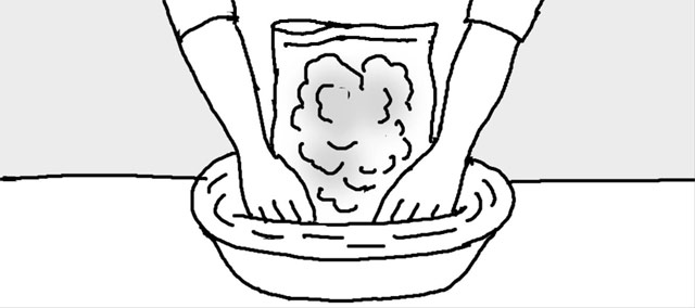 保存バッグの空気を抜いて口を閉じるには