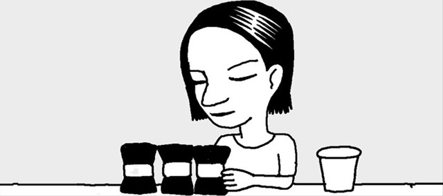 ストッキングはコーヒーカップホルダーで整理
