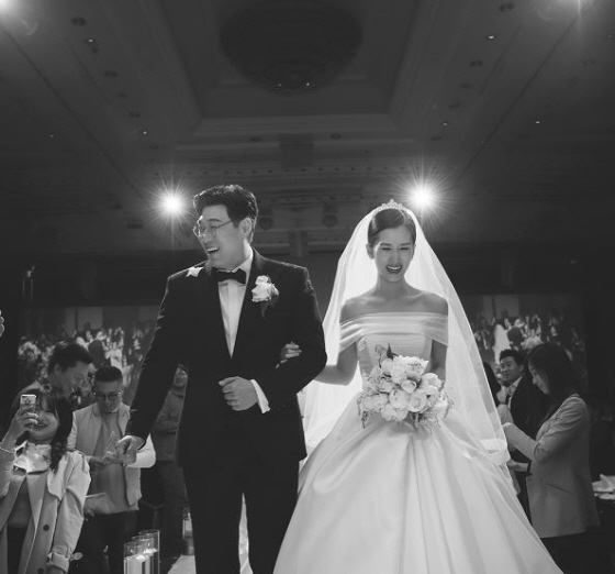 オ・セドゥクが12歳年下女性と結婚「祝福に感謝」