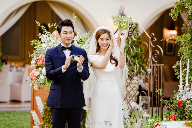 ユン・ソイ＆チョ・ソンユン、結婚式の写真公開