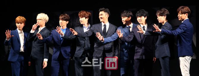 SUPER JUNIOR、「ソンミン脱退」要求の中、ファンと対面へ