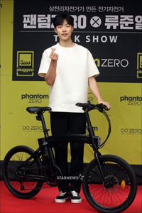 【フォト】電動自転車発表イベントに出席したリュ・ジュンヨル