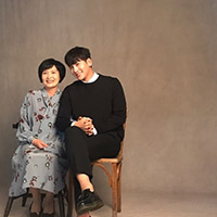 チ・チャンウク、入隊前に母親と撮った写真を公開
