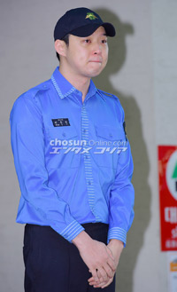 徴兵:JYJユチョン招集解除 涙を浮かべ「心から謝罪します」