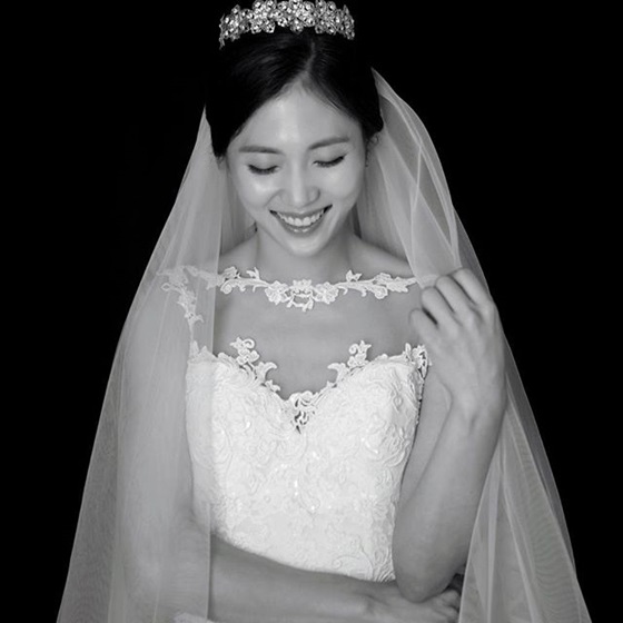 「フェンシングの女神」金志妍、10月にイ・ドンジンと結婚