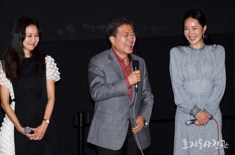 コン・ヒョジン＆オム・ジウォン、文大統領と対面＝釜山映画祭