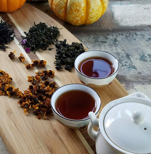 菊にコスモス…秋にピッタリのお茶はコレ！