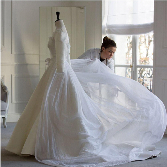 世界に1着だけ！ソン・ヘギョのウエディングドレス製作過程公開