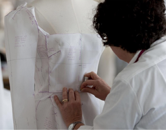世界に1着だけ！ソン・ヘギョのウエディングドレス製作過程公開