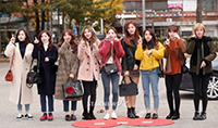 【フォト】TWICEは寒い朝も笑顔さわやか!