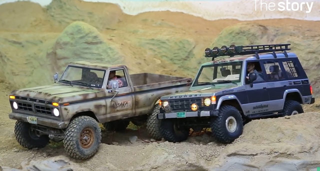 驚きのスゴ技：運転席の人形がハンドル操作!?　見事な手作りラジコンカー