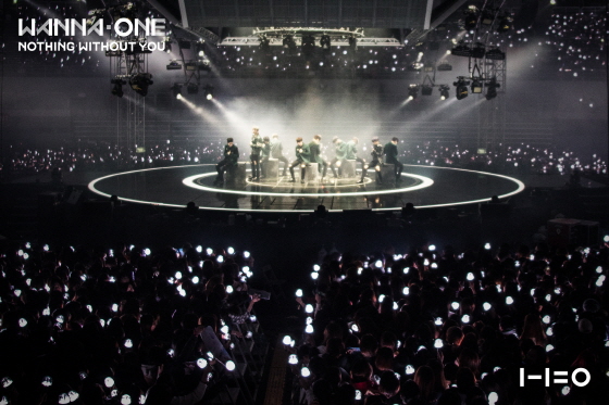 Wanna One、プレミアファンコンで3万人と対面
