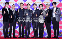 【フォト】EXO、8人8様のスーツ姿＝2017 SBS歌謡大祭典