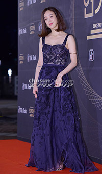 【フォト】シックな黒ドレスのチョン・リョウォン=2017 KBS演技大賞