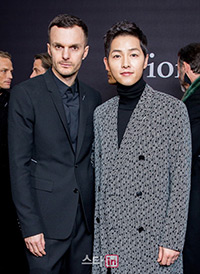 新婚ソン・ジュンギ「Dior Homme」コレクション出席