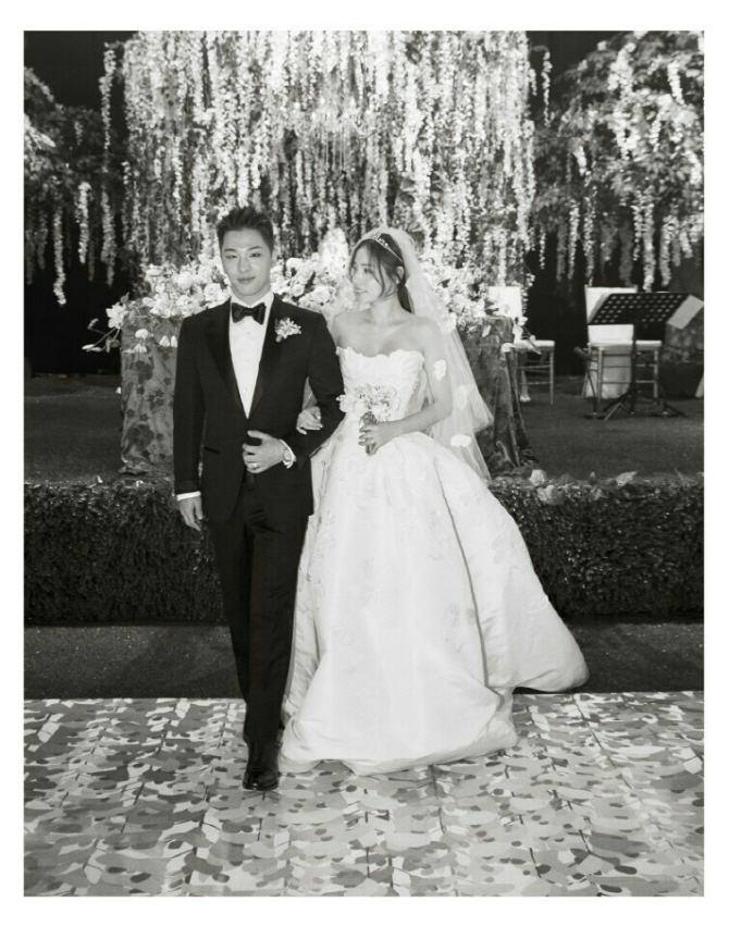 「美しい新郎新婦」SOL＆ミン・ヒョリン結婚式の写真公開