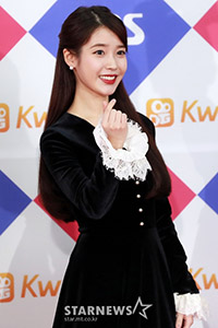 IU、聴覚障害者のため5000万ウォン寄付