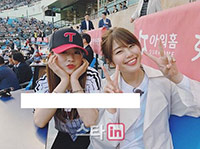 A Pinkユン・ボミ、野球場で稲村亜美と対面