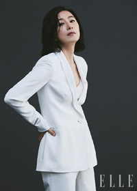 【フォト】白×黒でキメたカリスマ女優キム・ヒエ=「ELLE」