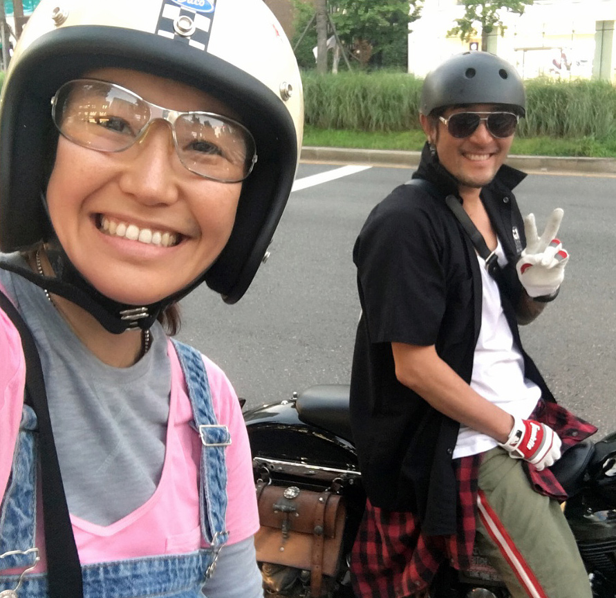 カン・ジュウン、夫チェーミンスとバイクでデート