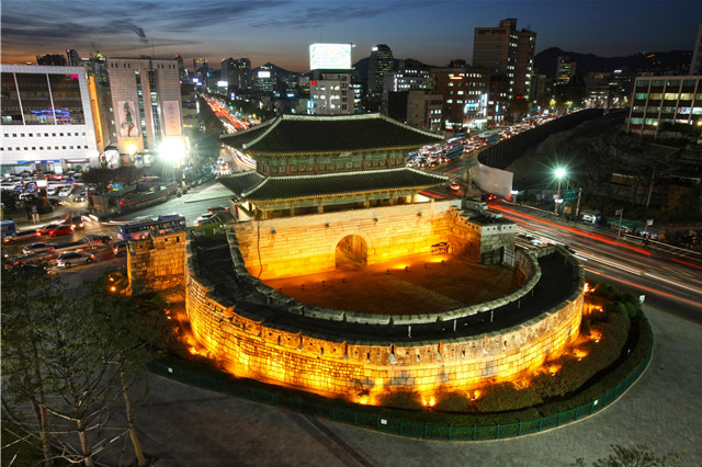 夏の夜に外国人の友だちとソウルの夜景を楽しもう！