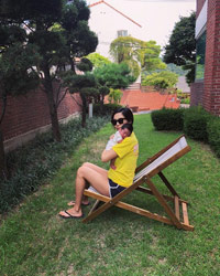 キム・ナヨン、第2子を抱いて日光浴の一時