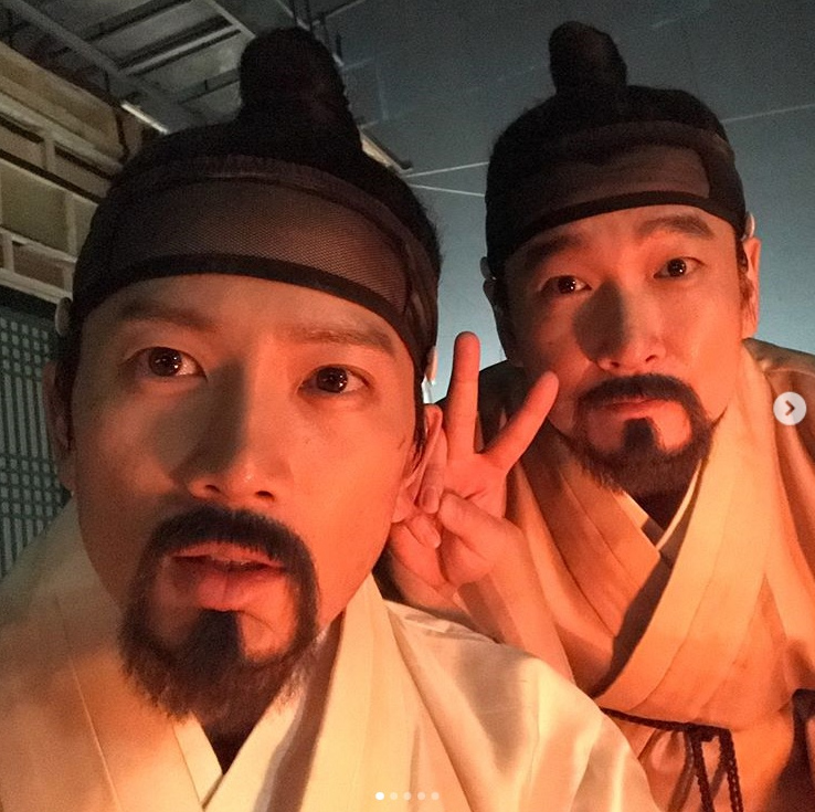 チソン＆チョ・スンウ、素敵な韓服姿の2ショット