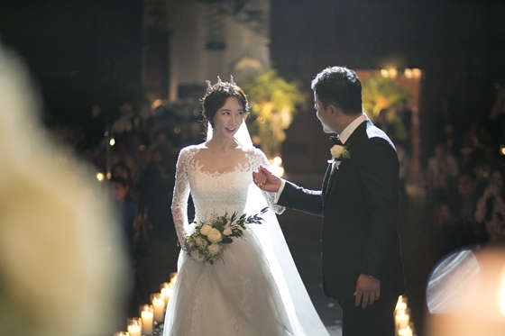 「幸せいっぱい」ミン・ヨンウォンが結婚式の写真を公開
