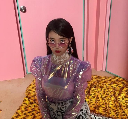 デビュー１０周年の歌手ＩＵ　１０日にシングル発表